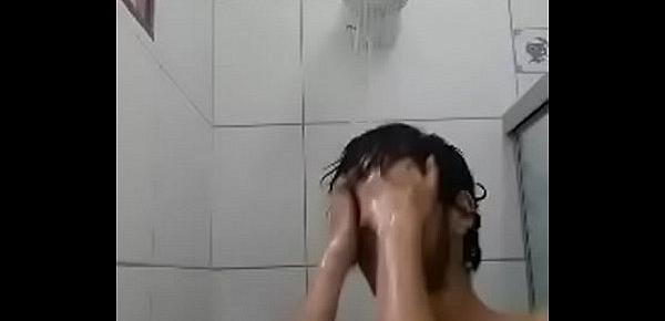  Emo tomando banho ao som de Linkin park